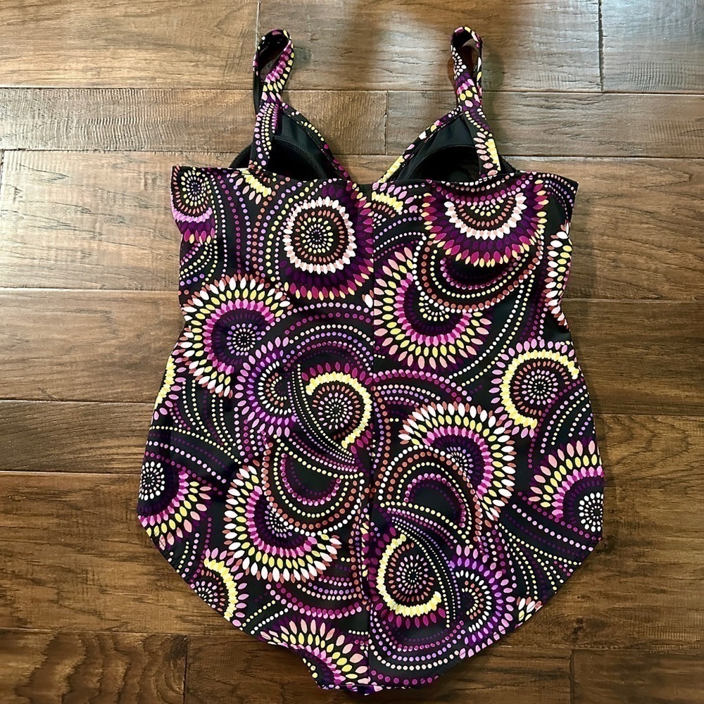 FADED GLORY, ONE-PIECE SWIMSUIT. MULTICOLOR ON A BLACK BACKGROUND SIZE XL(16-18) - Picture 4 of 7